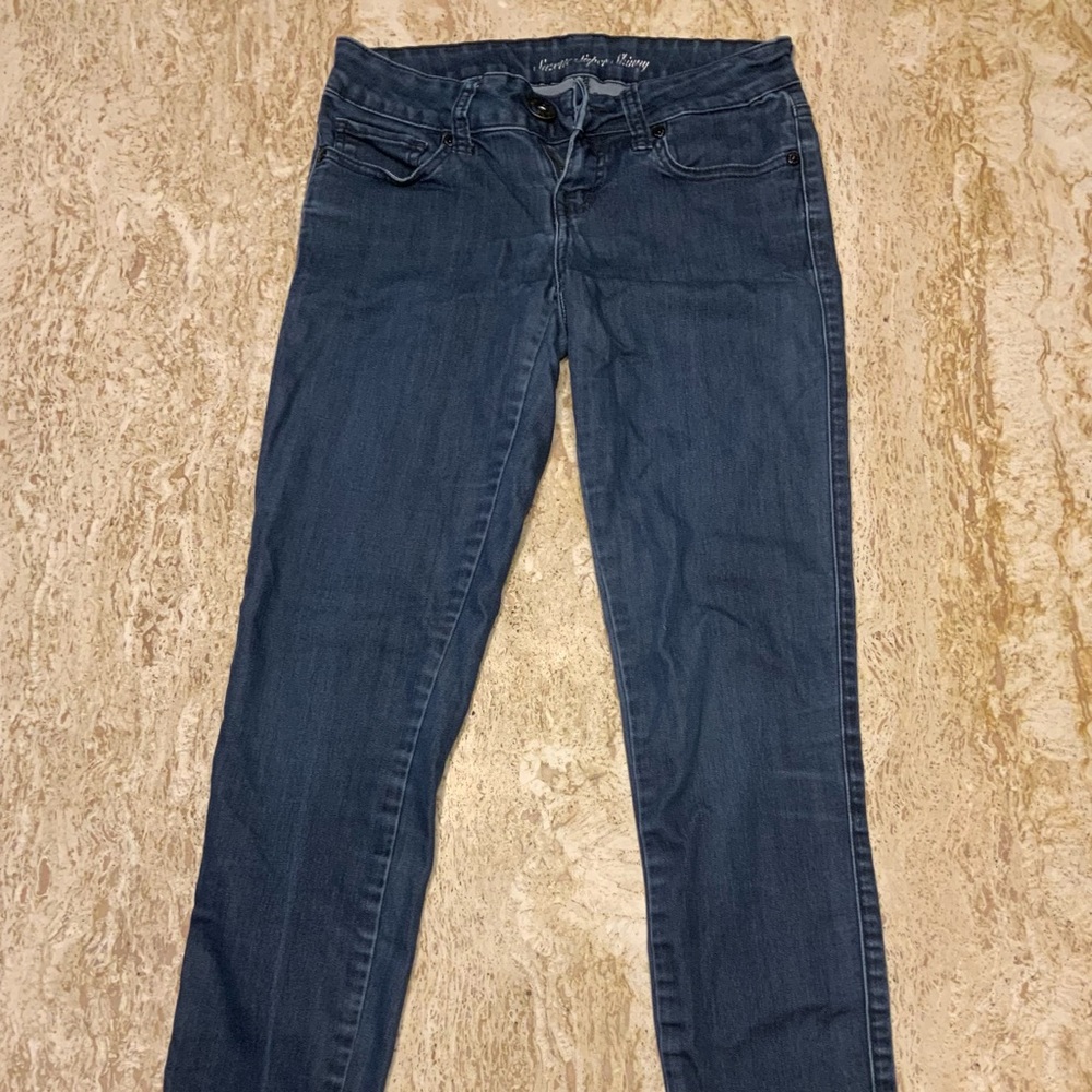 Guess “Super Skinny” Jeans